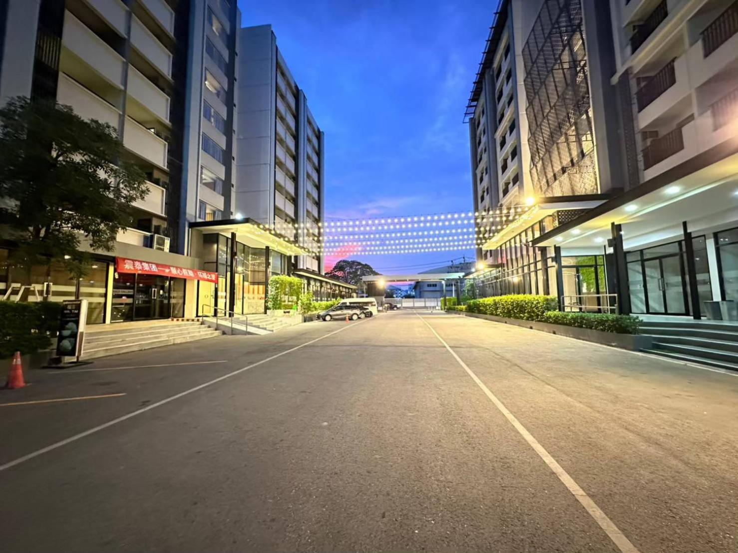 O2 Luxury Hotel Bang Phli Buitenkant foto