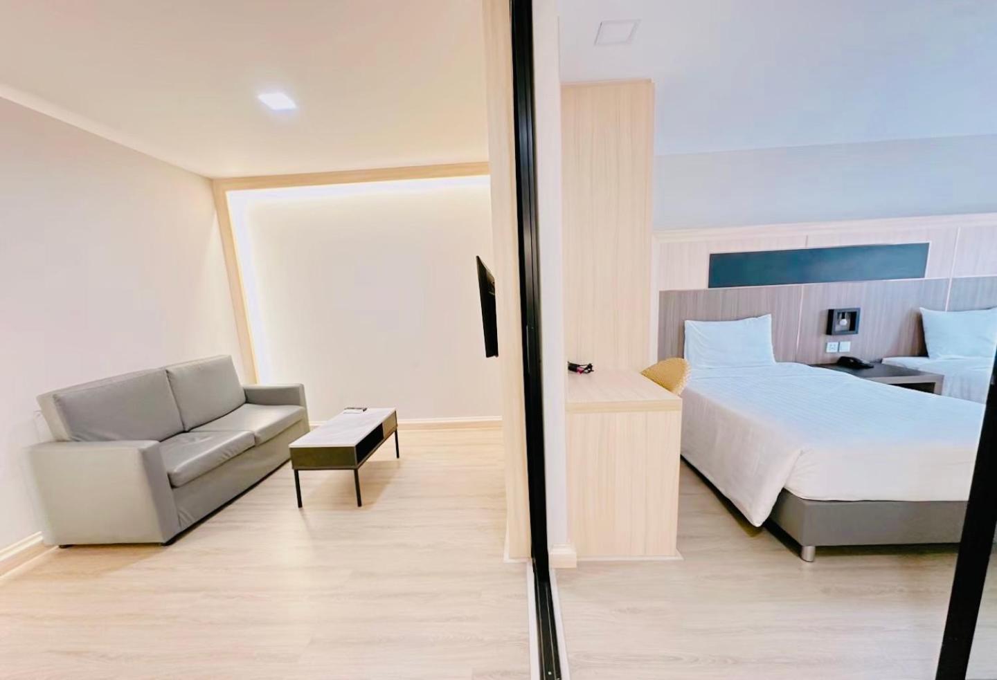 O2 Luxury Hotel Bang Phli Buitenkant foto