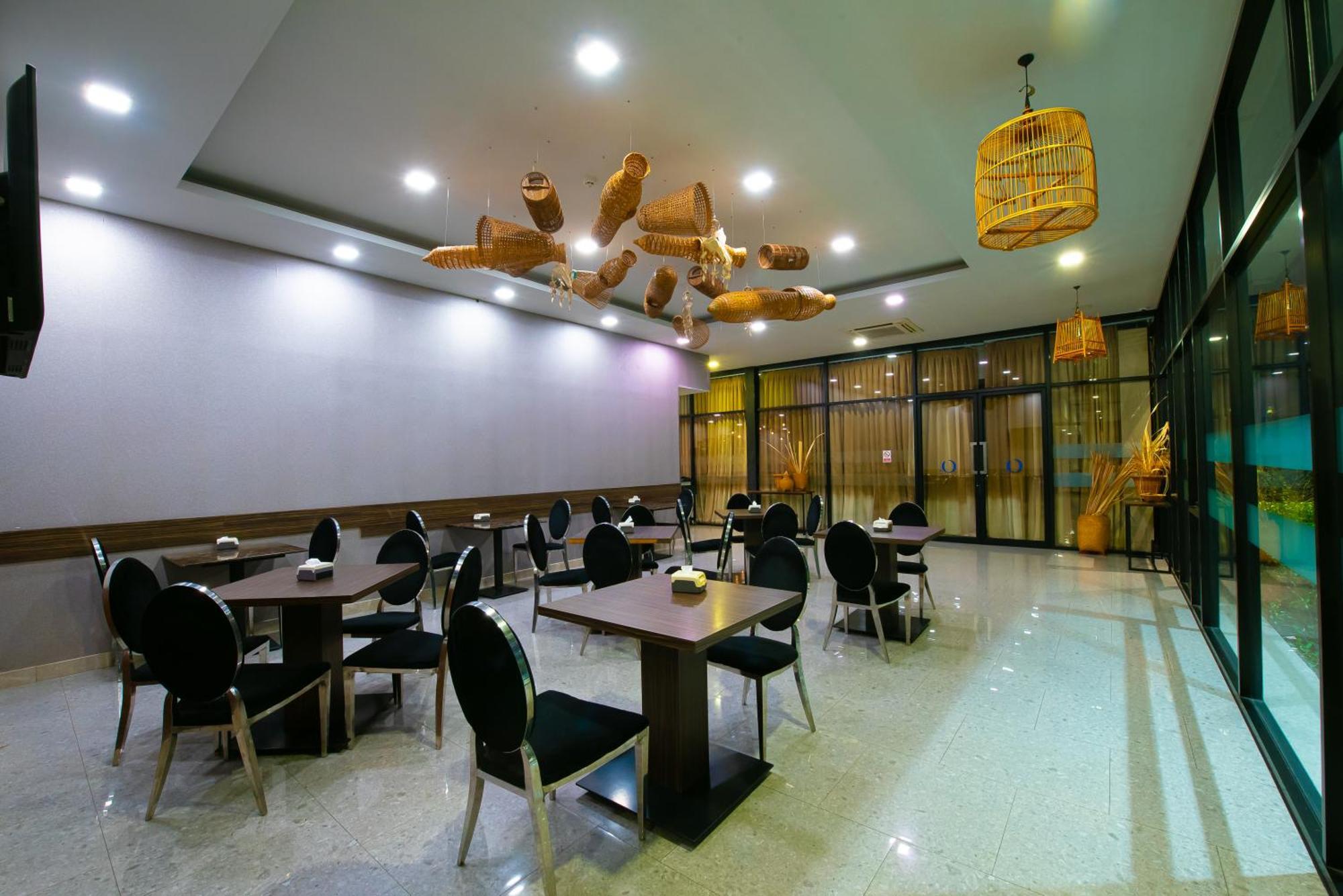 O2 Luxury Hotel Bang Phli Buitenkant foto
