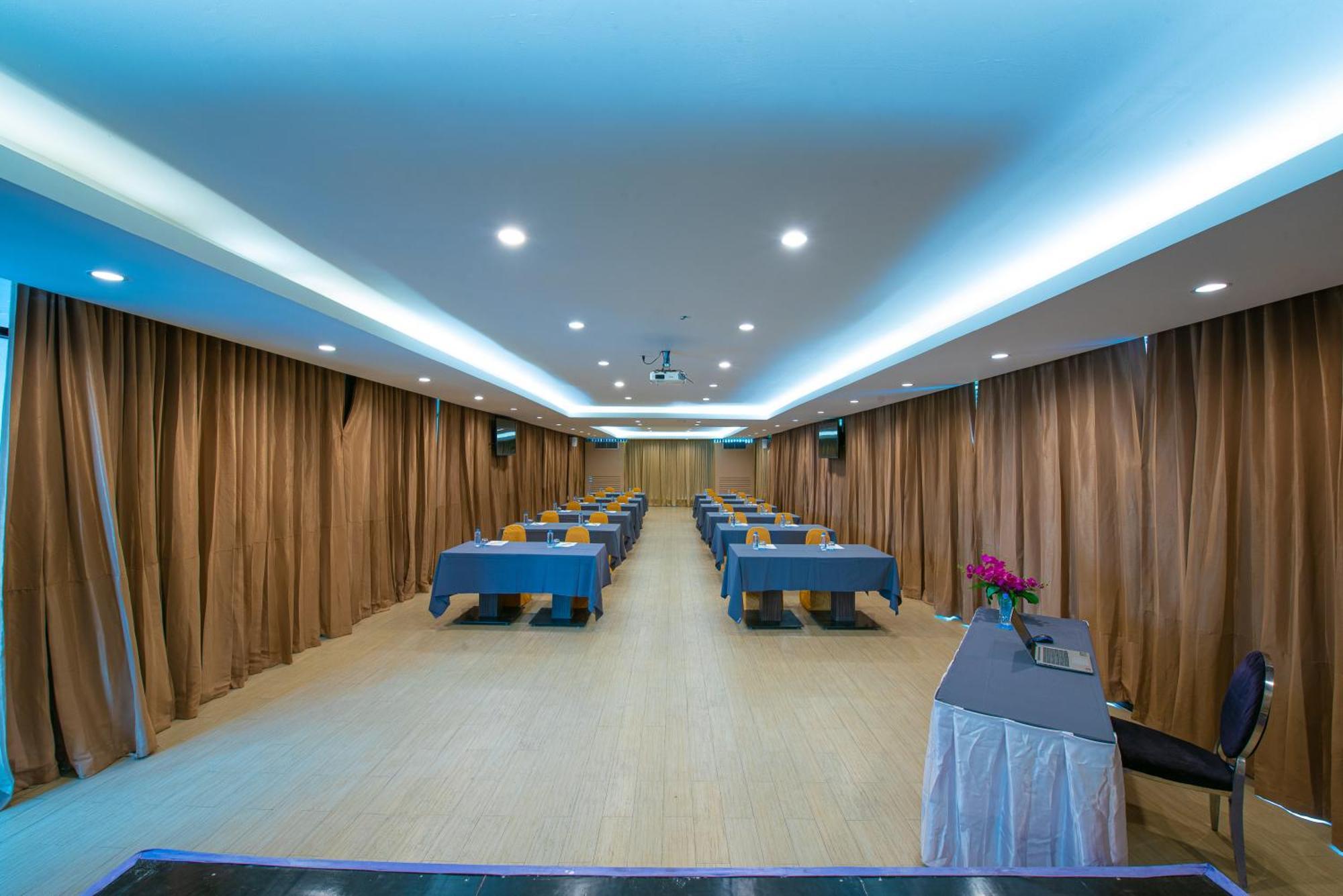 O2 Luxury Hotel Bang Phli Buitenkant foto